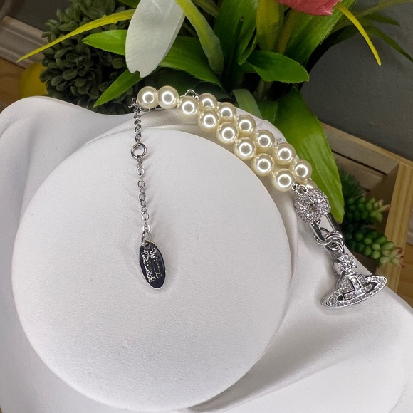 Vivienne Westwood Silver Orb Safety Pin Pear Bracelet - Picture 4 of 5